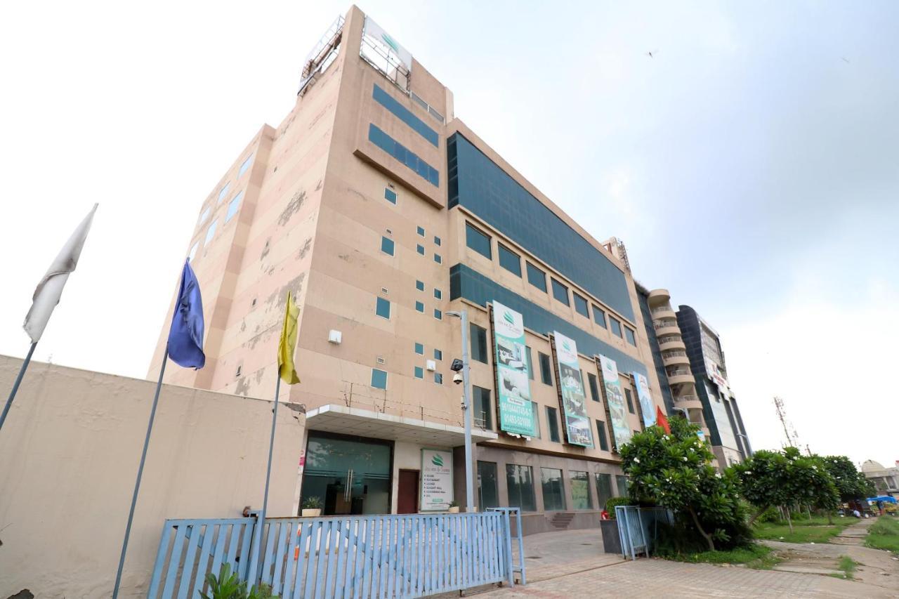 Capital O 19296 Joy Inn & Suites Bhiwadi Exteriér fotografie